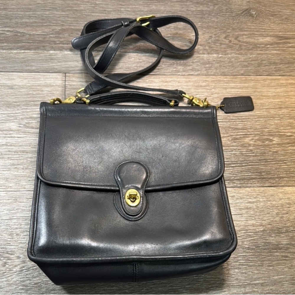 Coach Willis Bag Purse #9927
Black Leather Brass Buckle Vintage 90s